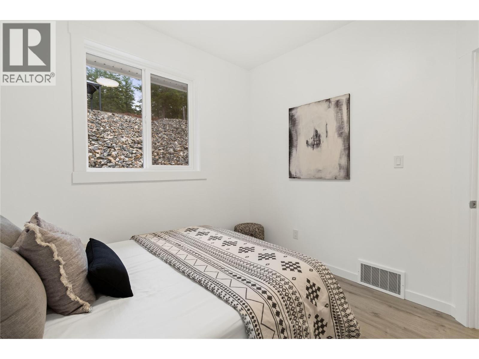 2868 Golf Course Drive, Blind Bay, BC - Indoor Photo Showing Bedroom
