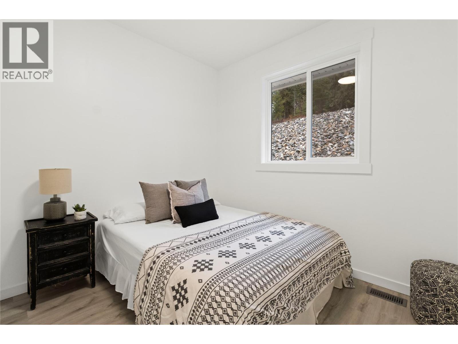2868 Golf Course Drive, Blind Bay, BC - Indoor Photo Showing Bedroom