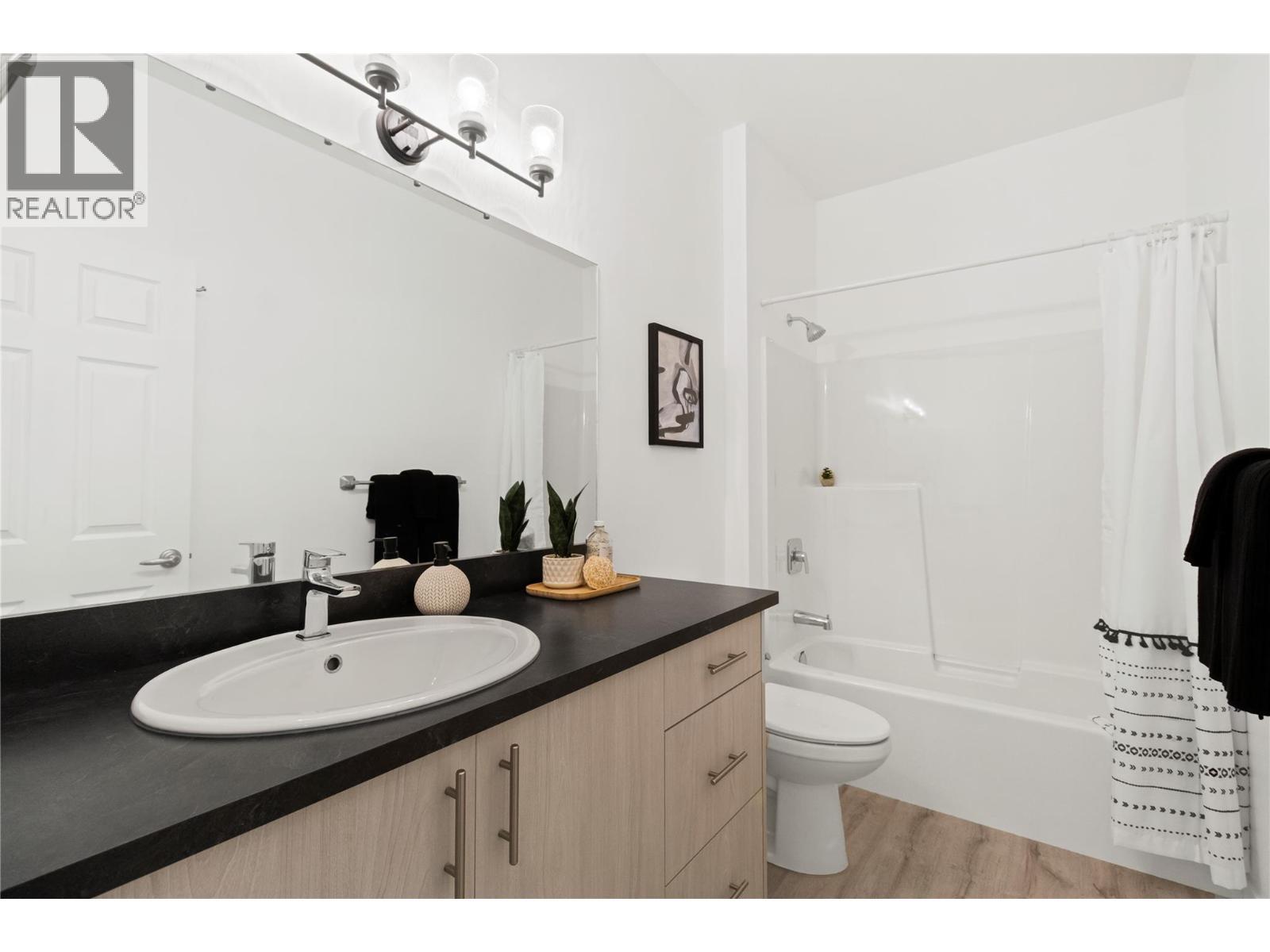 2868 Golf Course Drive, Blind Bay, BC - Indoor Photo Showing Bathroom