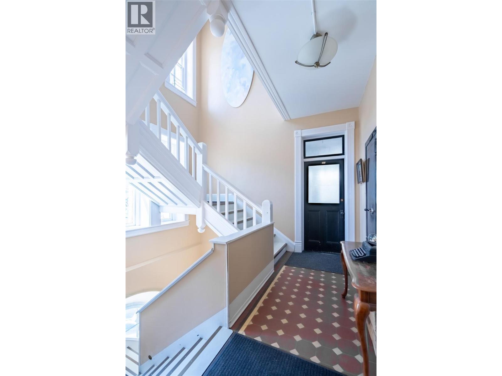 2004 Columbia Avenue, Rossland, BC