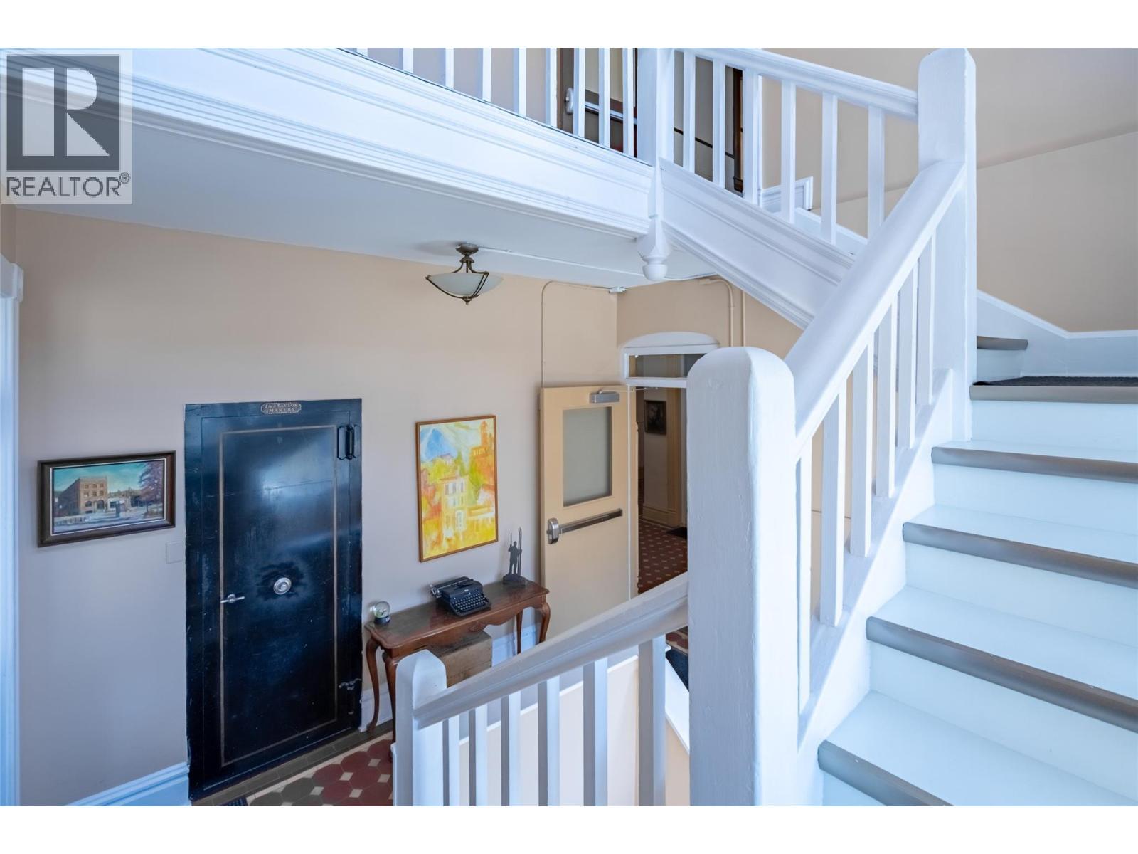 2004 Columbia Avenue, Rossland, BC