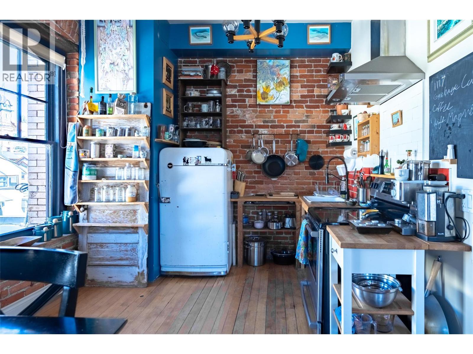 2004 Columbia Avenue, Rossland, BC