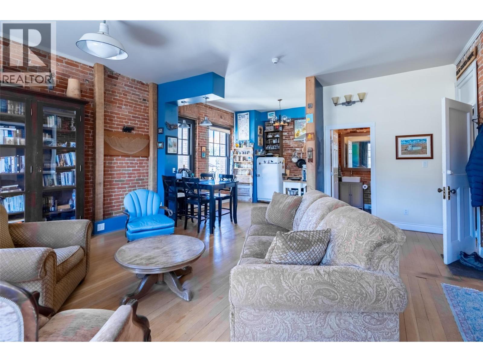 2004 Columbia Avenue, Rossland, BC