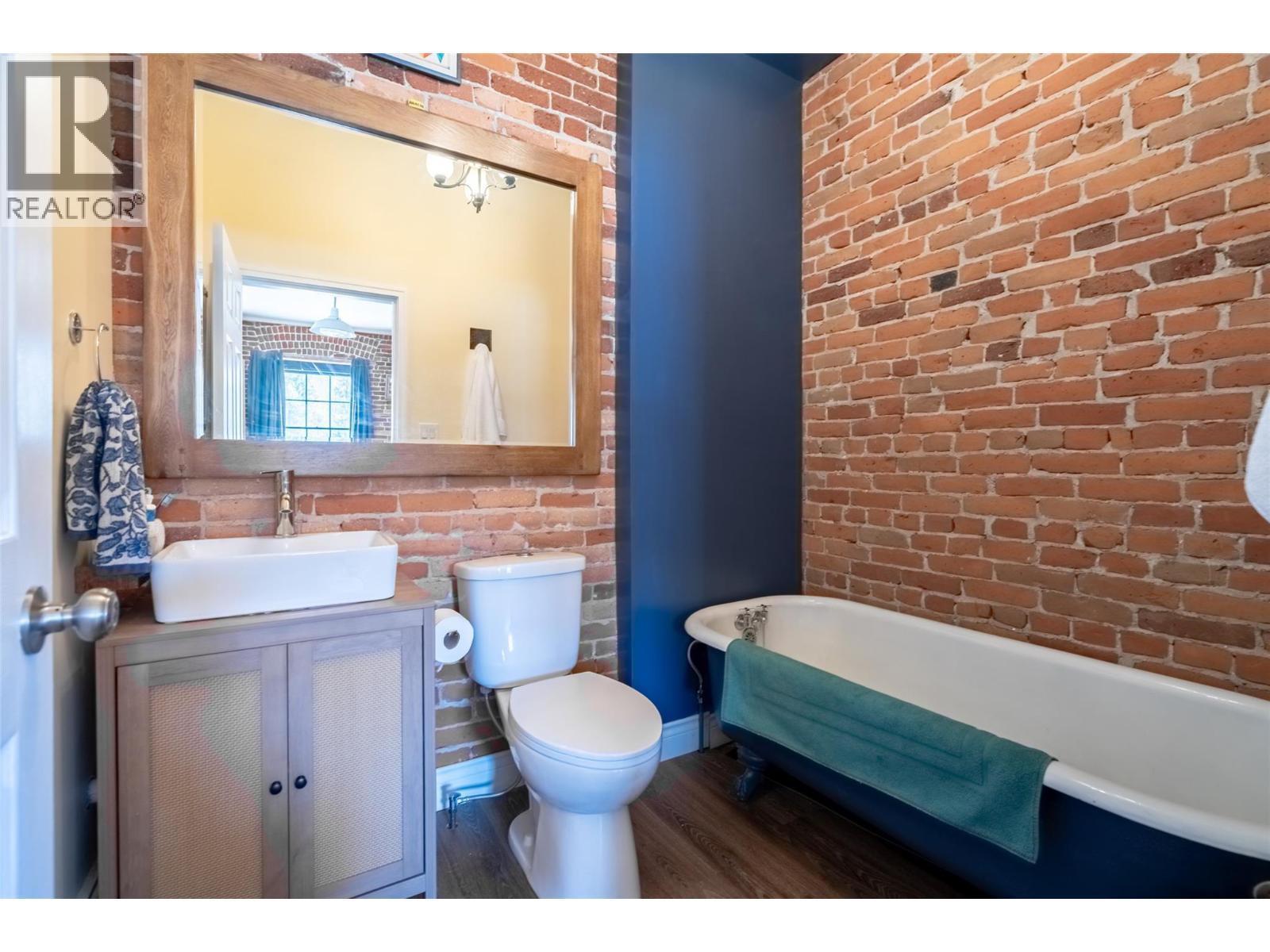 2004 Columbia Avenue, Rossland, BC