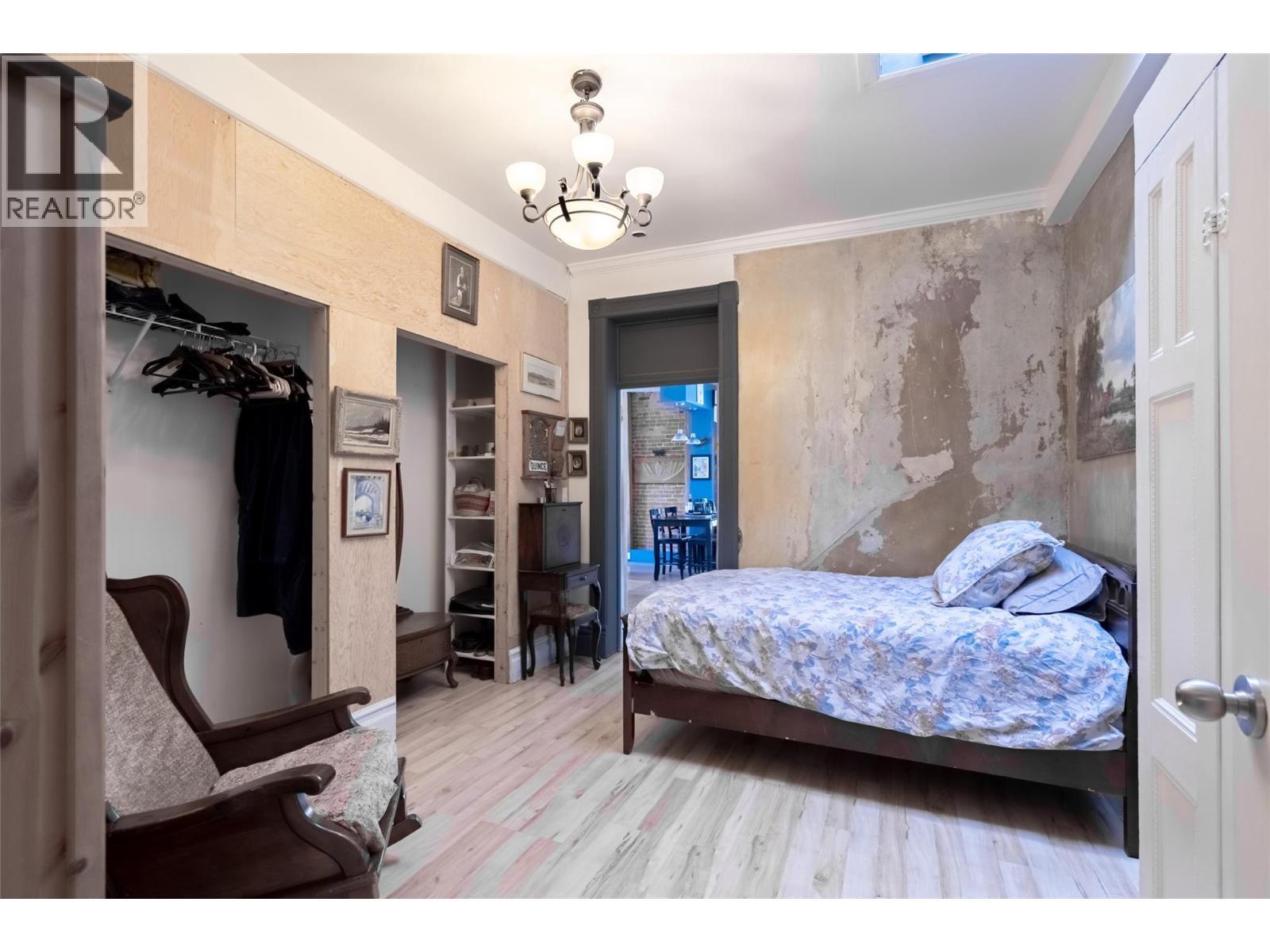 2004 Columbia Avenue, Rossland, BC