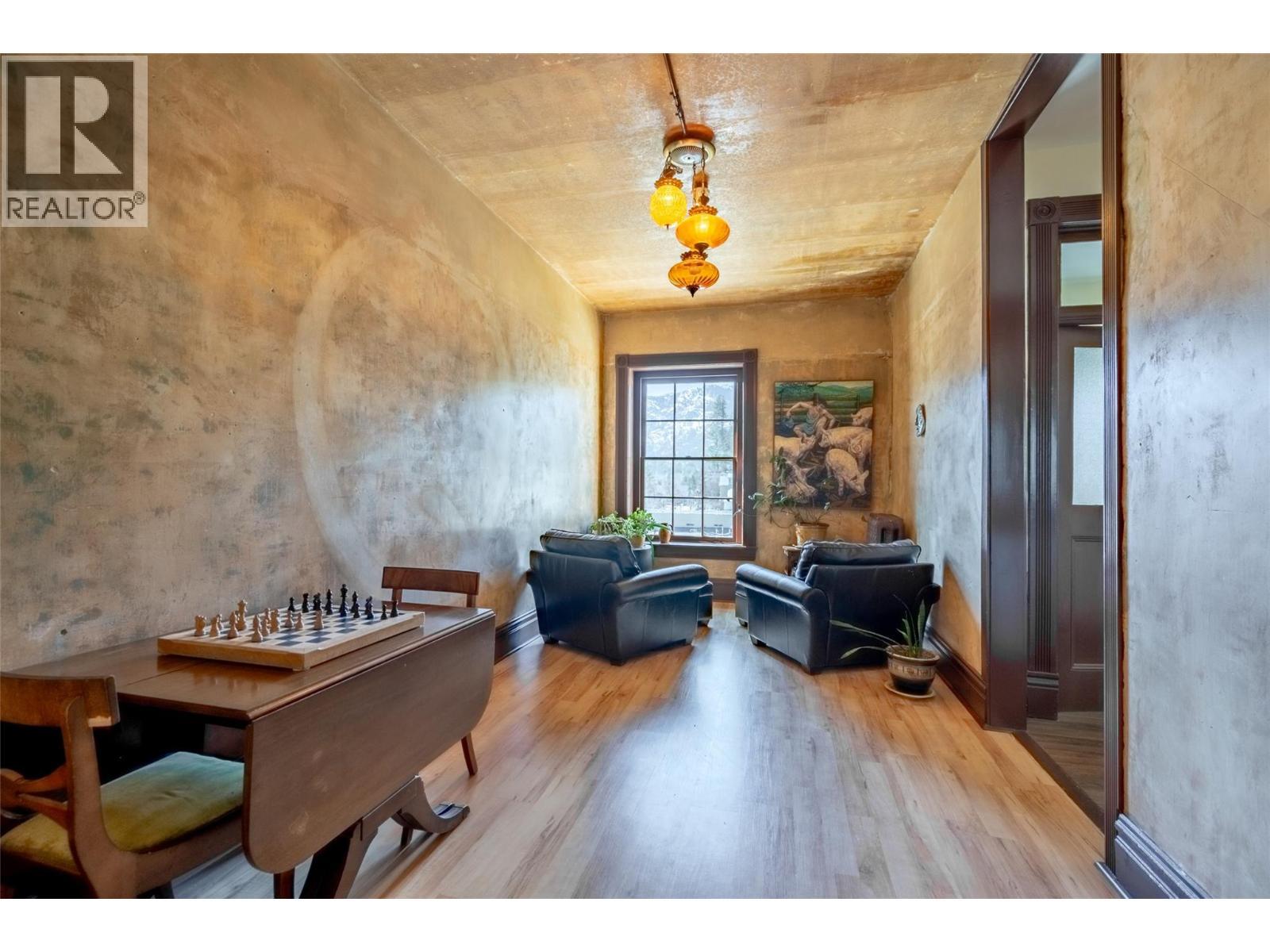 2004 Columbia Avenue, Rossland, BC