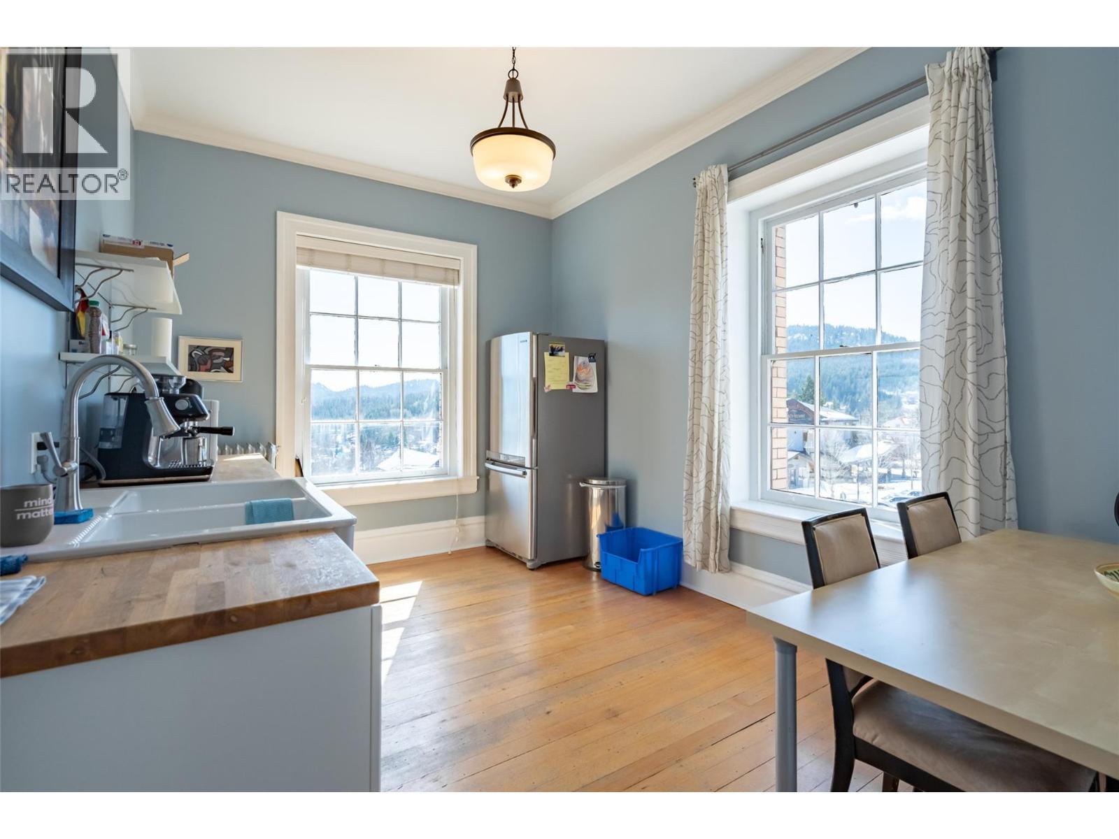 2004 Columbia Avenue, Rossland, BC