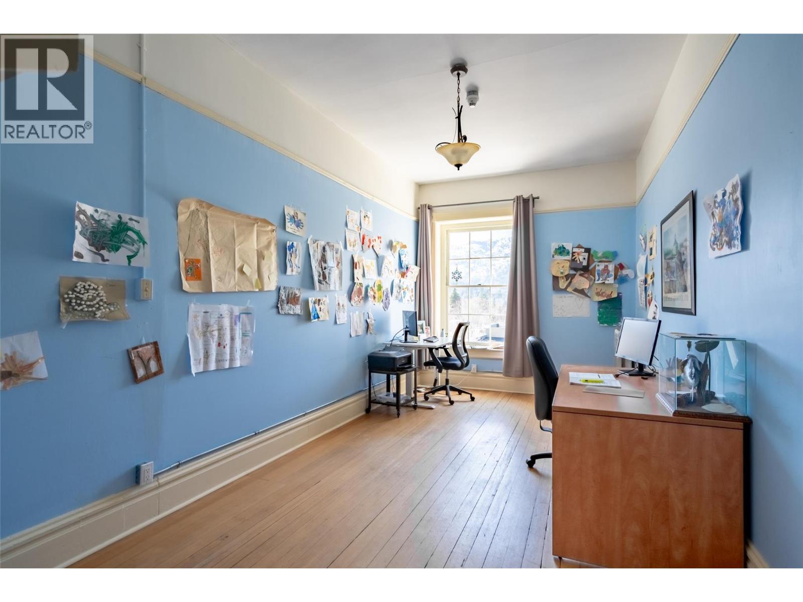 2004 Columbia Avenue, Rossland, BC