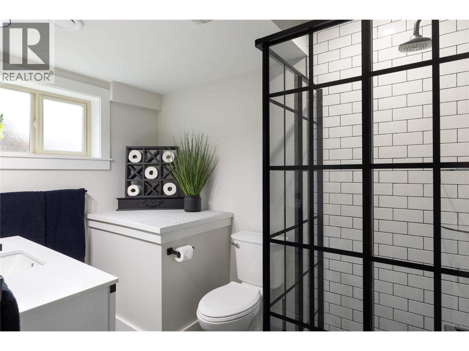 6454 Holbrook Road, Vernon, BC - Indoor Photo Showing Bathroom