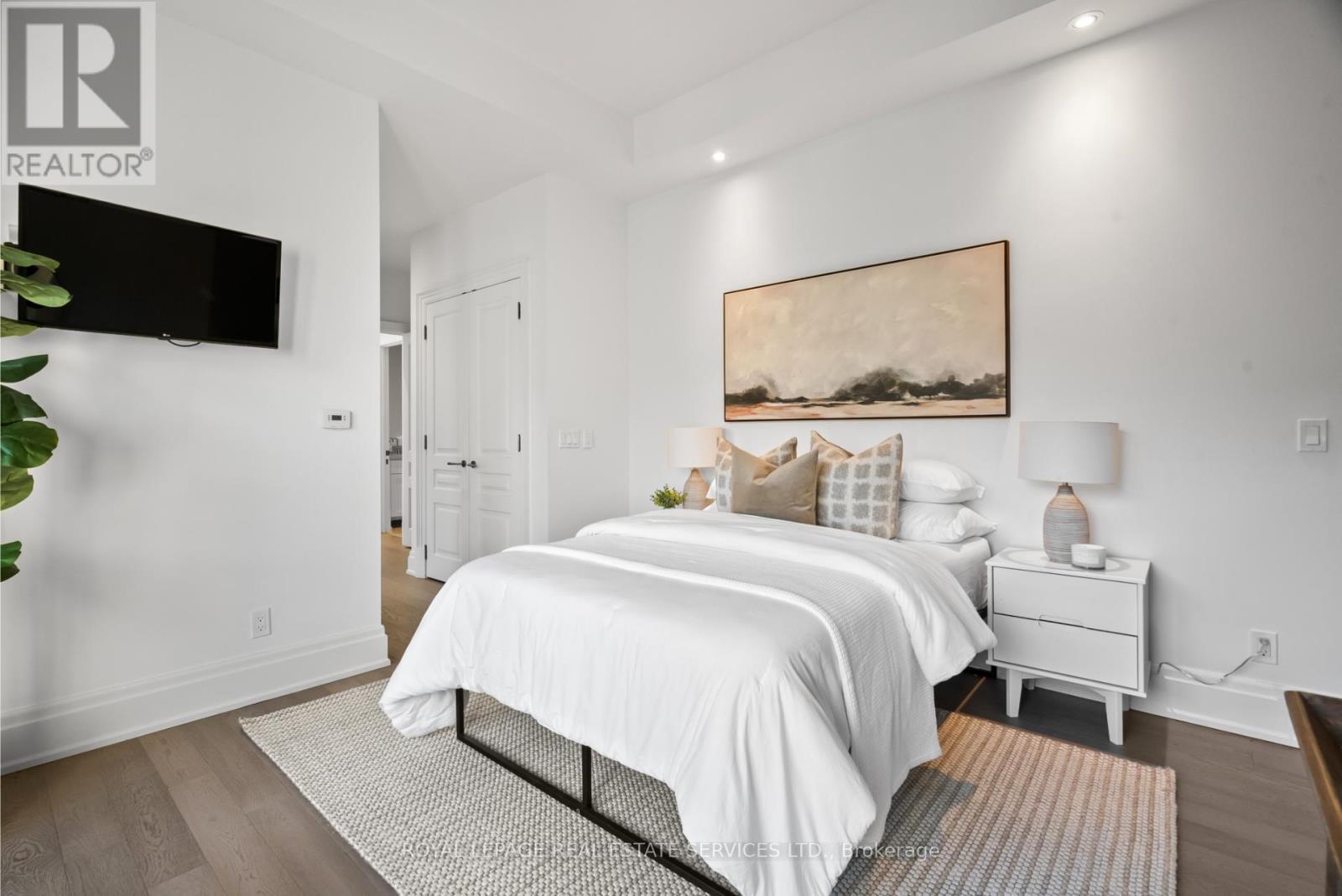 504 - 4 The Kingsway, Toronto, ON - Indoor Photo Showing Bedroom