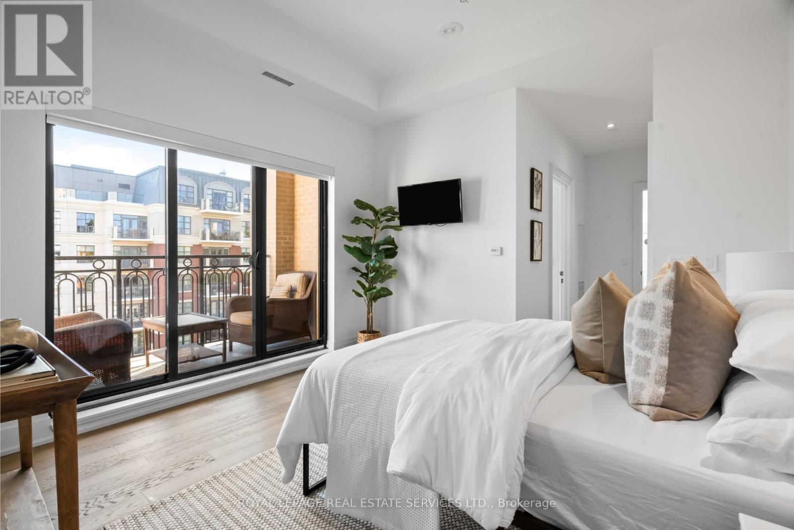 504 - 4 The Kingsway, Toronto, ON - Indoor Photo Showing Bedroom