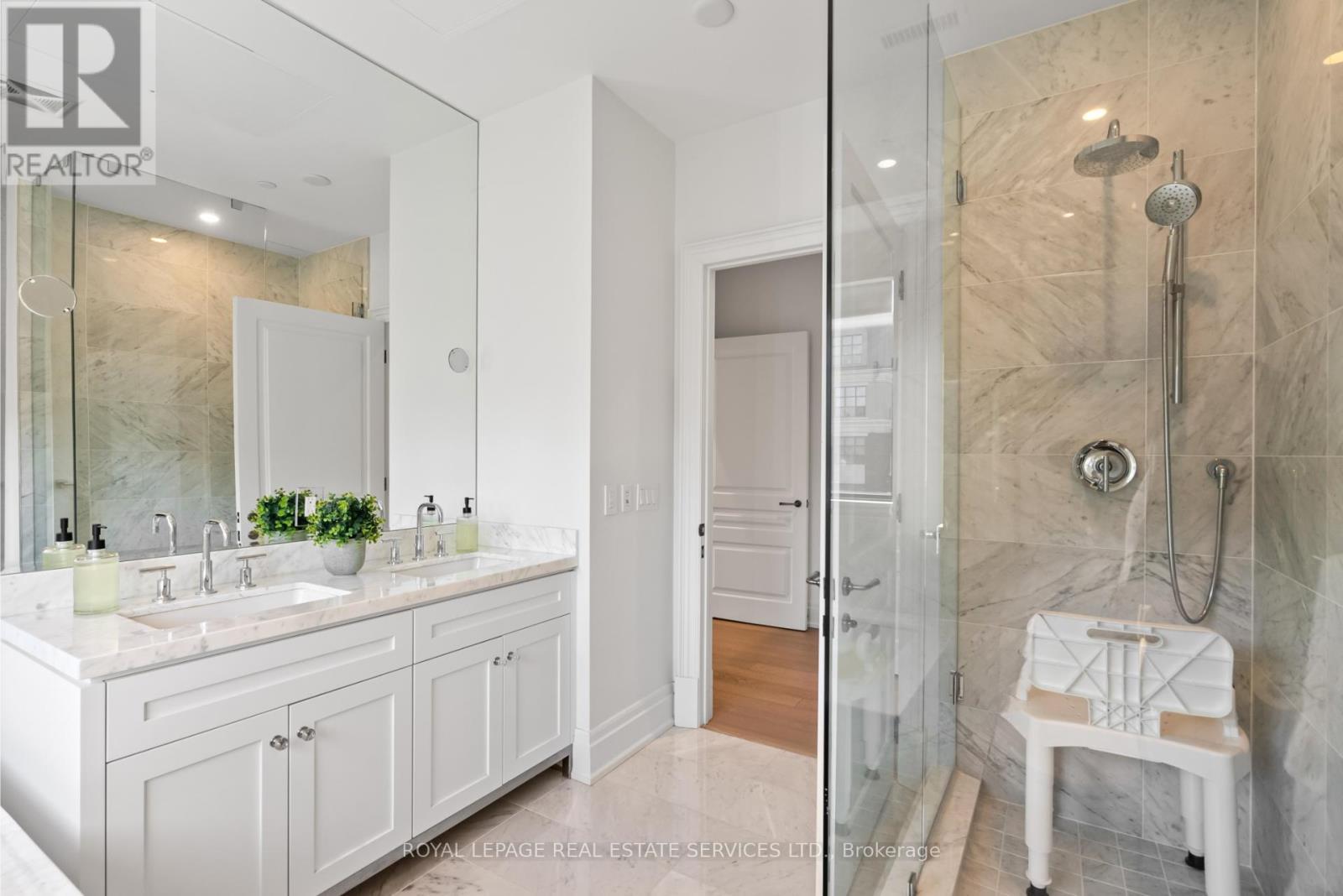 504 - 4 The Kingsway, Toronto, ON - Indoor Photo Showing Bathroom