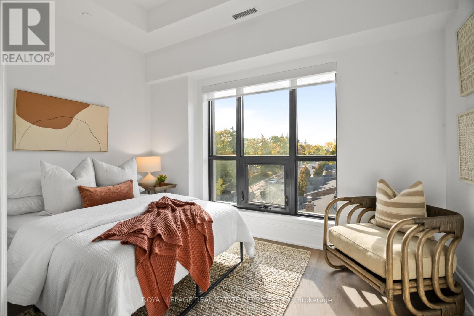 504 - 4 The Kingsway, Toronto, ON - Indoor Photo Showing Bedroom