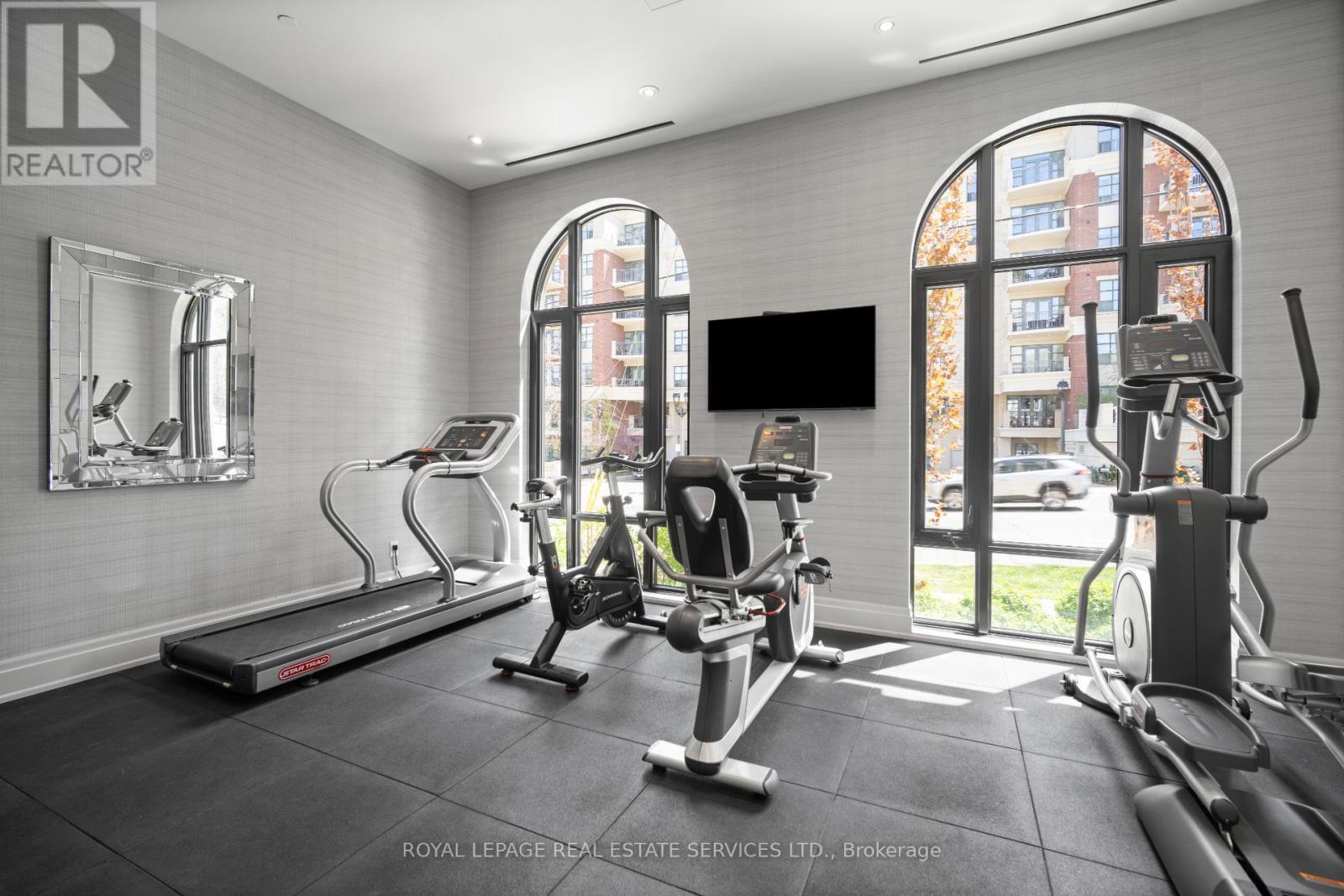 504 - 4 The Kingsway, Toronto, ON - Indoor Photo Showing Gym Room