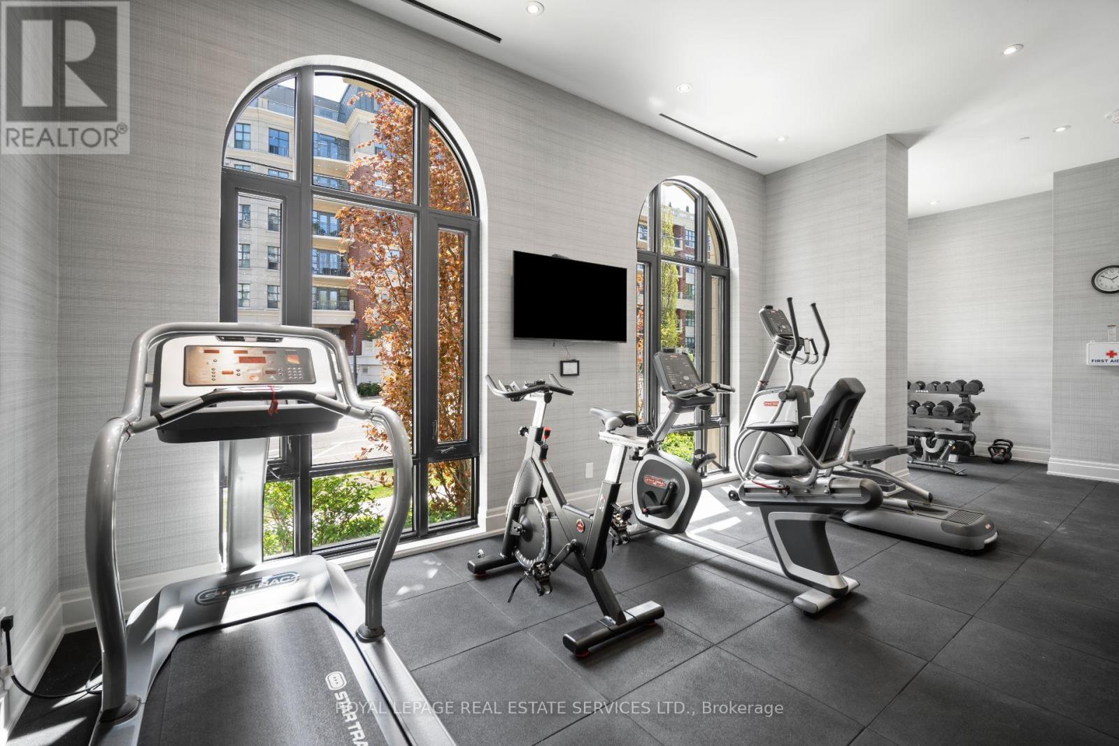 504 - 4 The Kingsway, Toronto, ON - Indoor Photo Showing Gym Room