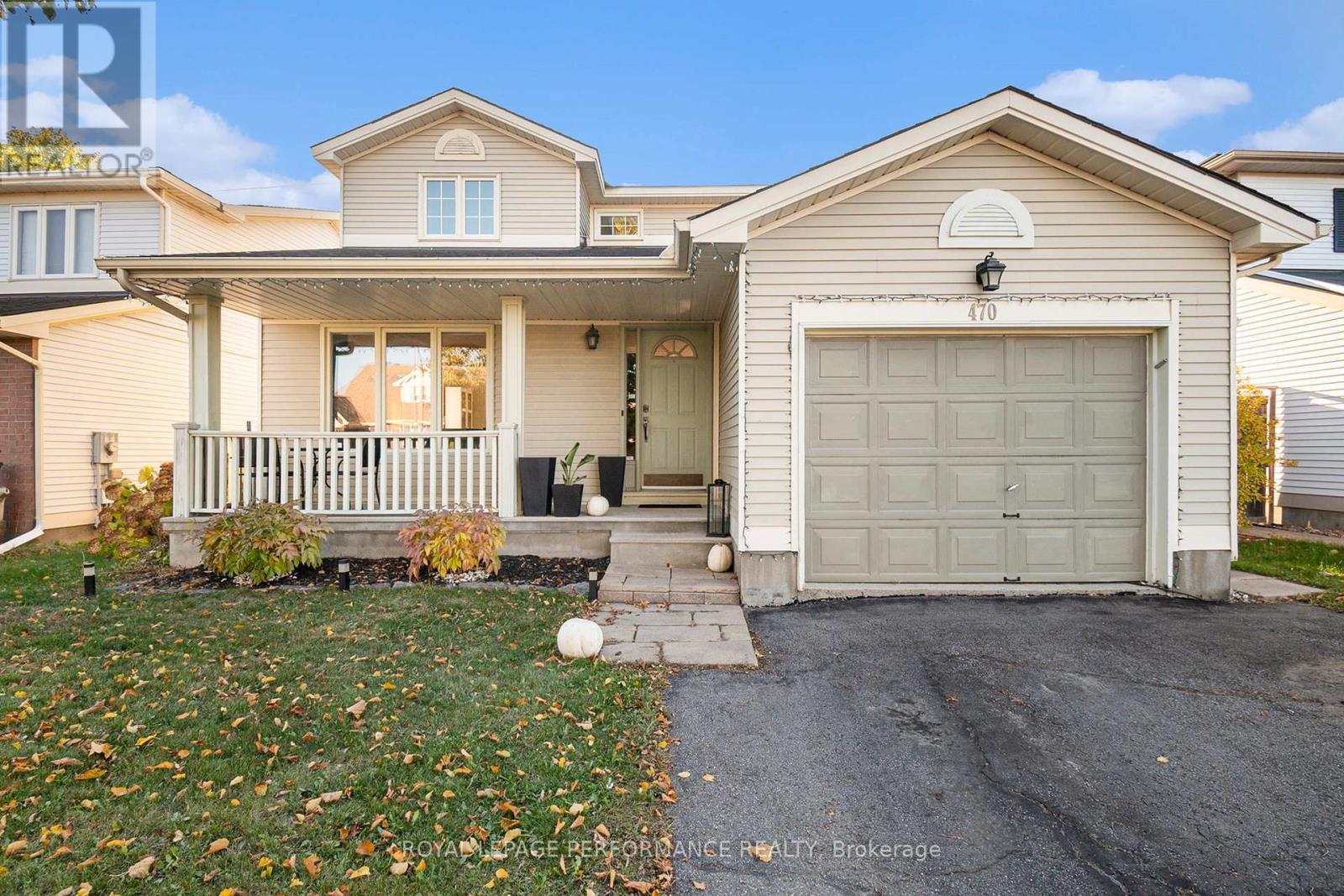 A quiet crescent with very little traffic. - 470 Rougemount Crescent, Ottawa, ON - Outdoor With Deck Patio Veranda