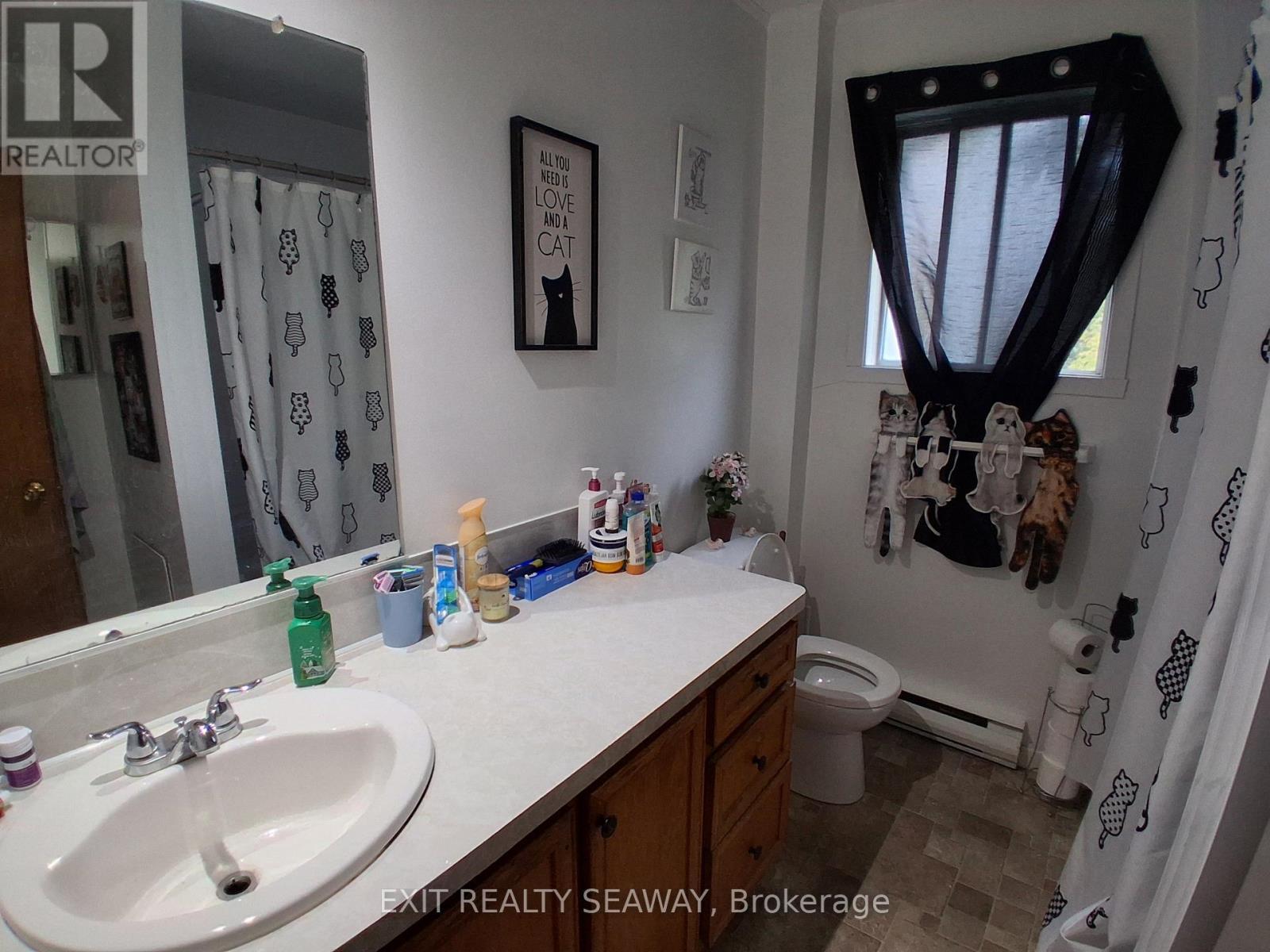 3337 Cadeb Avenue, Cornwall, ON - Indoor Photo Showing Bathroom