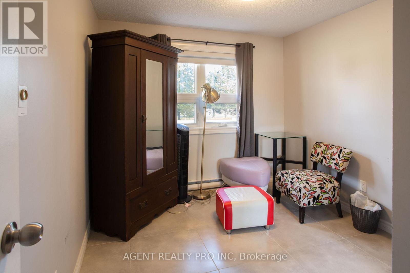 217 - 1 Jacksway Crescent, London North (North G), ON - Indoor