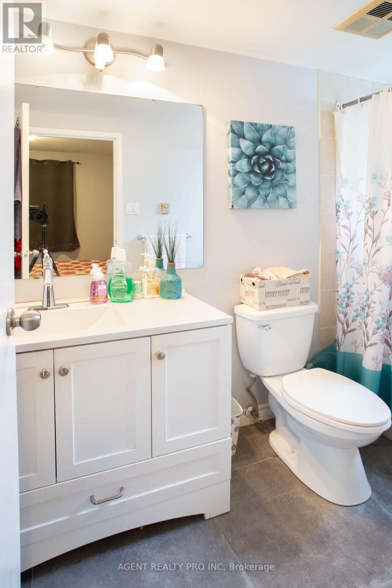 217 - 1 Jacksway Crescent, London North (North G), ON - Indoor Photo Showing Bathroom