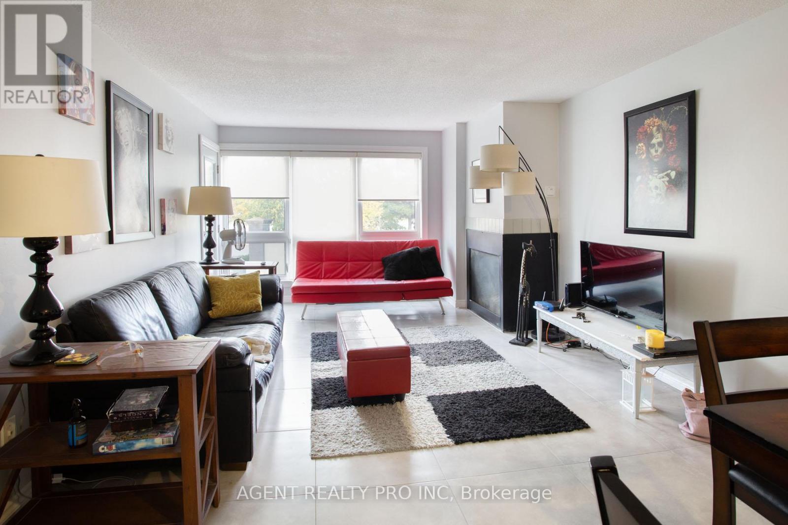 217 - 1 Jacksway Crescent, London North (North G), ON - Indoor Photo Showing Living Room