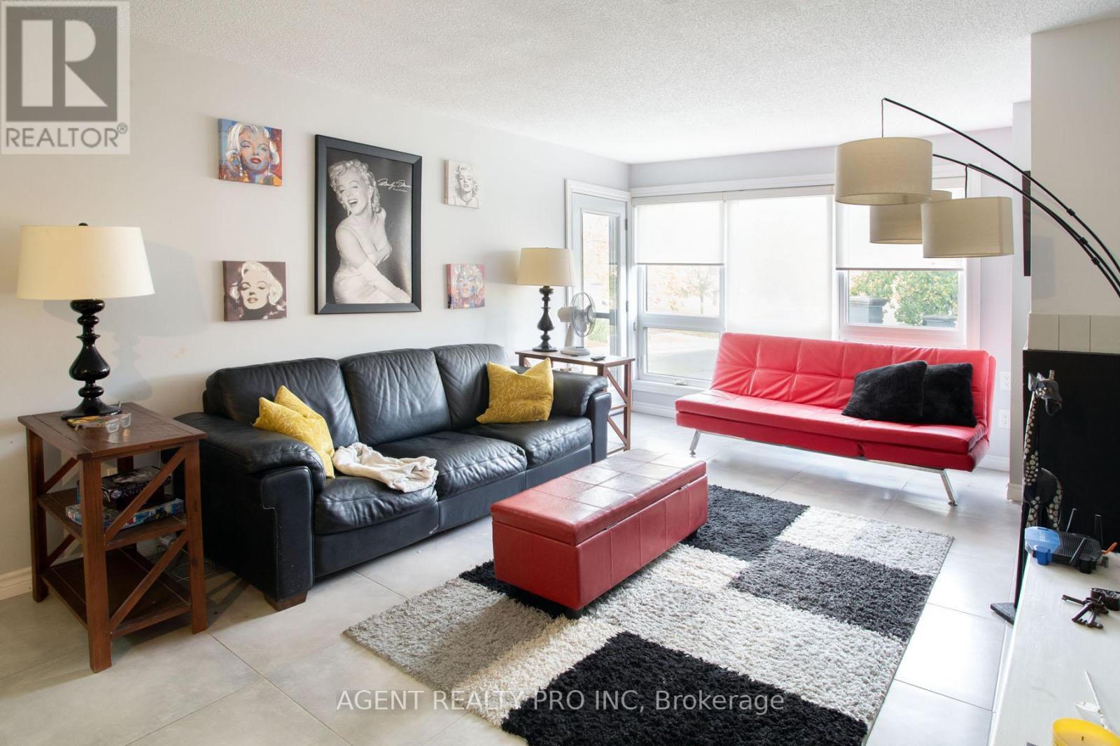 217 - 1 Jacksway Crescent, London North (North G), ON - Indoor Photo Showing Living Room
