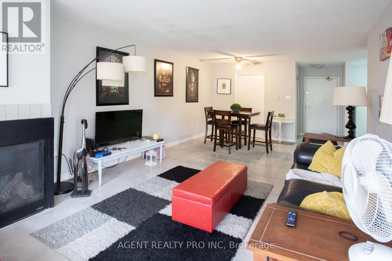 217 - 1 Jacksway Crescent, London North (North G), ON - Indoor Photo Showing Living Room With Fireplace