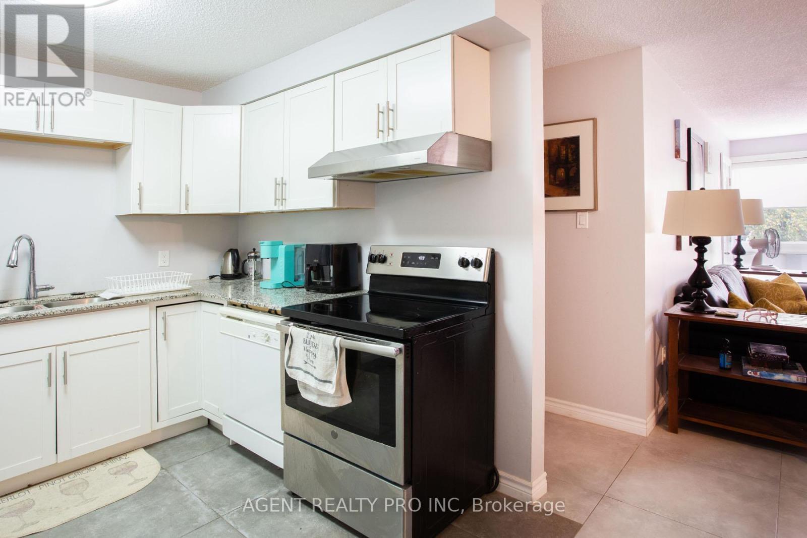 217 - 1 Jacksway Crescent, London North (North G), ON - Indoor Photo Showing Kitchen