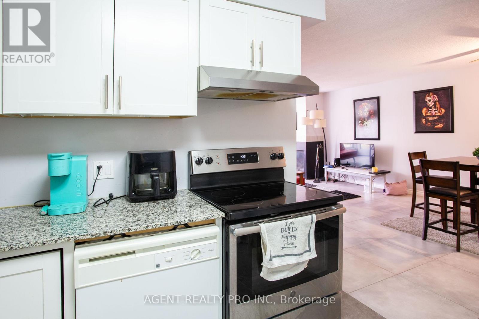 217 - 1 Jacksway Crescent, London North (North G), ON - Indoor Photo Showing Kitchen