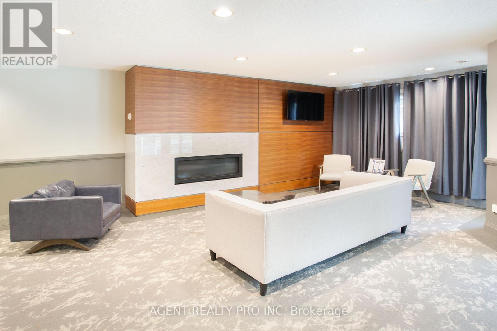 217 - 1 Jacksway Crescent, London North (North G), ON - Indoor With Fireplace