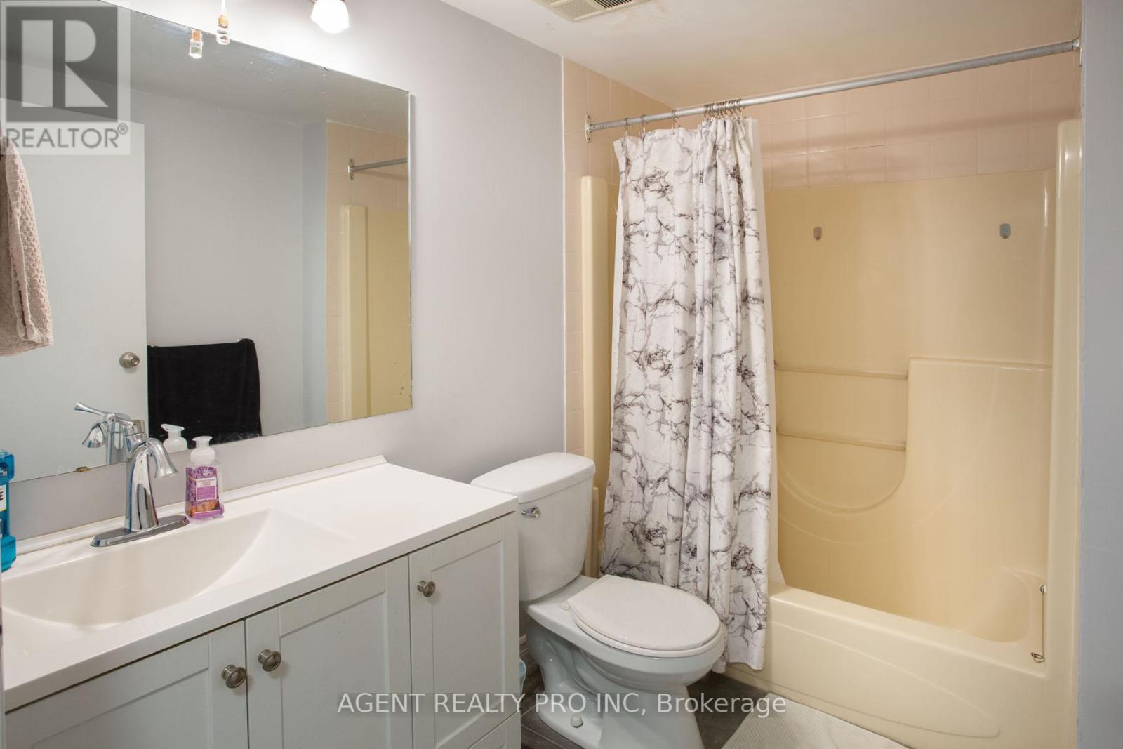 217 - 1 Jacksway Crescent, London North (North G), ON - Indoor Photo Showing Bathroom