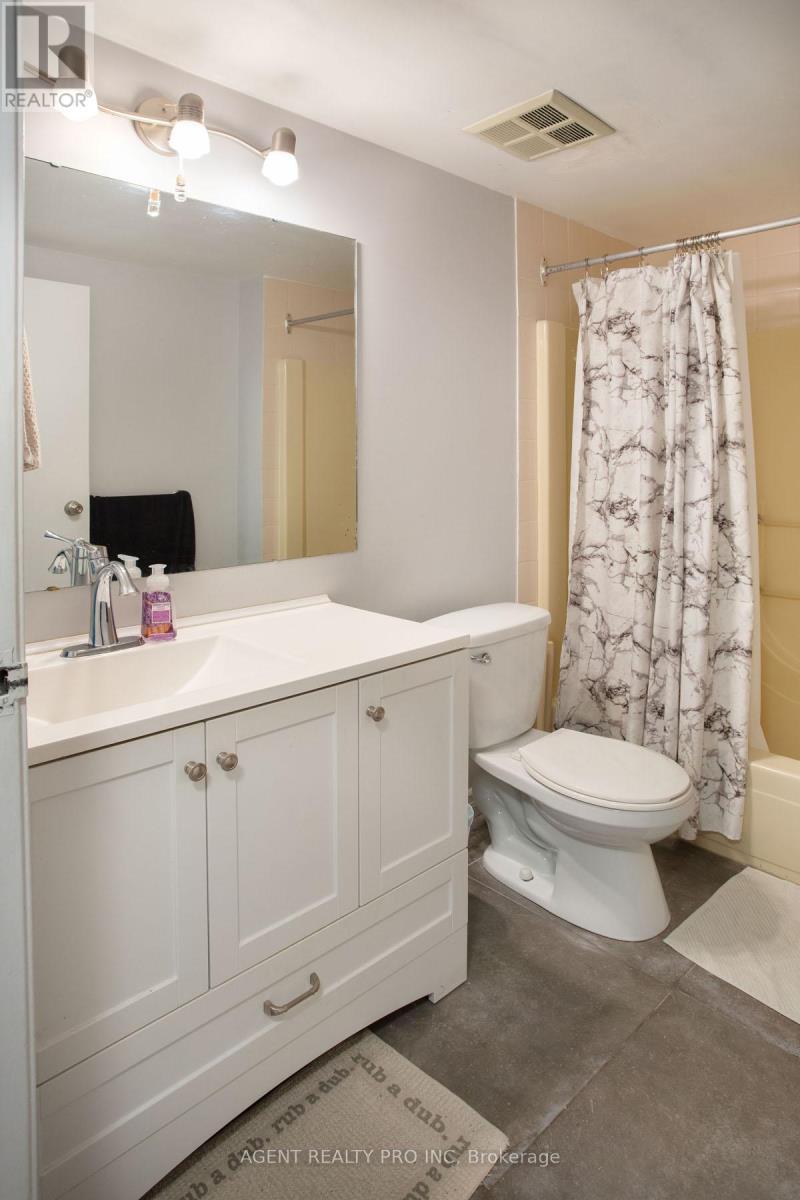 217 - 1 Jacksway Crescent, London North (North G), ON - Indoor Photo Showing Bathroom