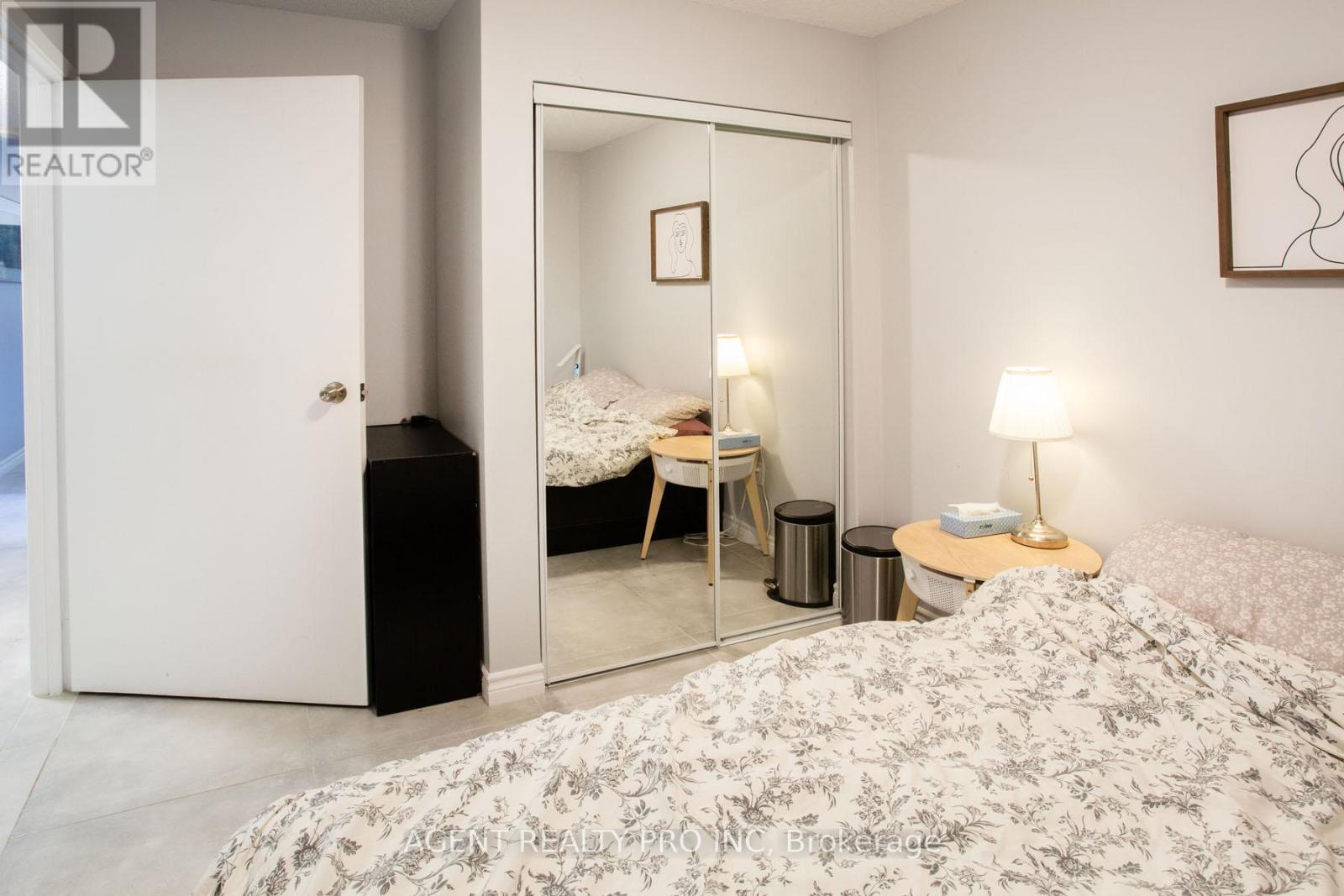 217 - 1 Jacksway Crescent, London North (North G), ON - Indoor Photo Showing Bedroom