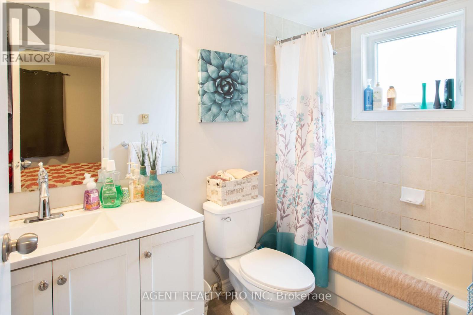 217 - 1 Jacksway Crescent, London North (North G), ON - Indoor Photo Showing Bathroom