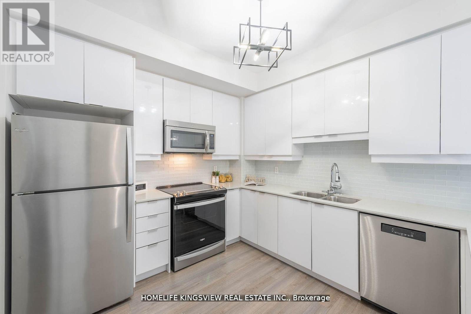 808 - 2910 Highway 7, Vaughan, ON - Indoor Photo Showing Kitchen With Stainless Steel Kitchen With Double Sink With Upgraded Kitchen