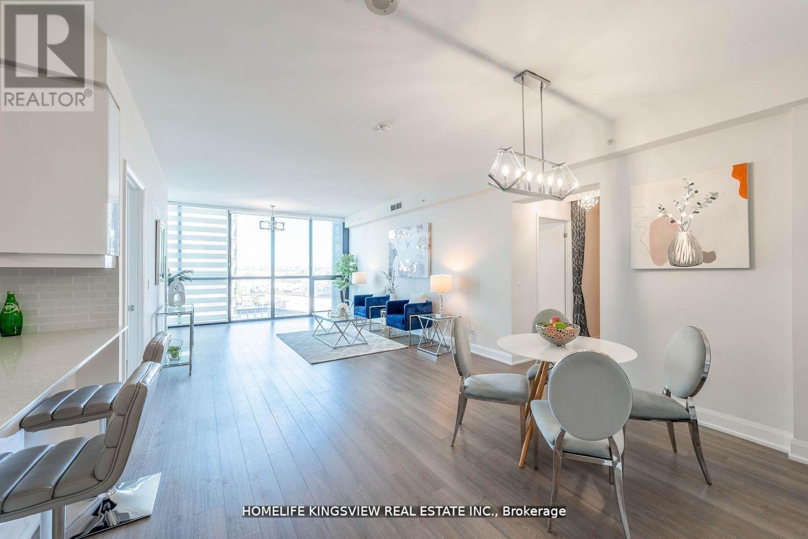 808 - 2910 Highway 7, Vaughan, ON - Indoor