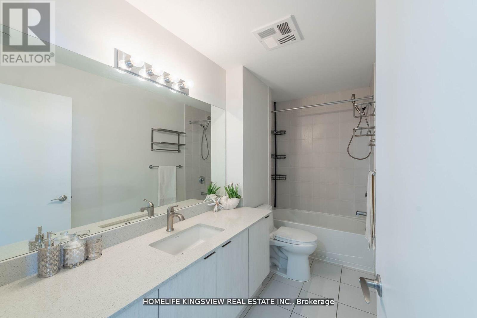 808 - 2910 Highway 7, Vaughan, ON - Indoor Photo Showing Bathroom