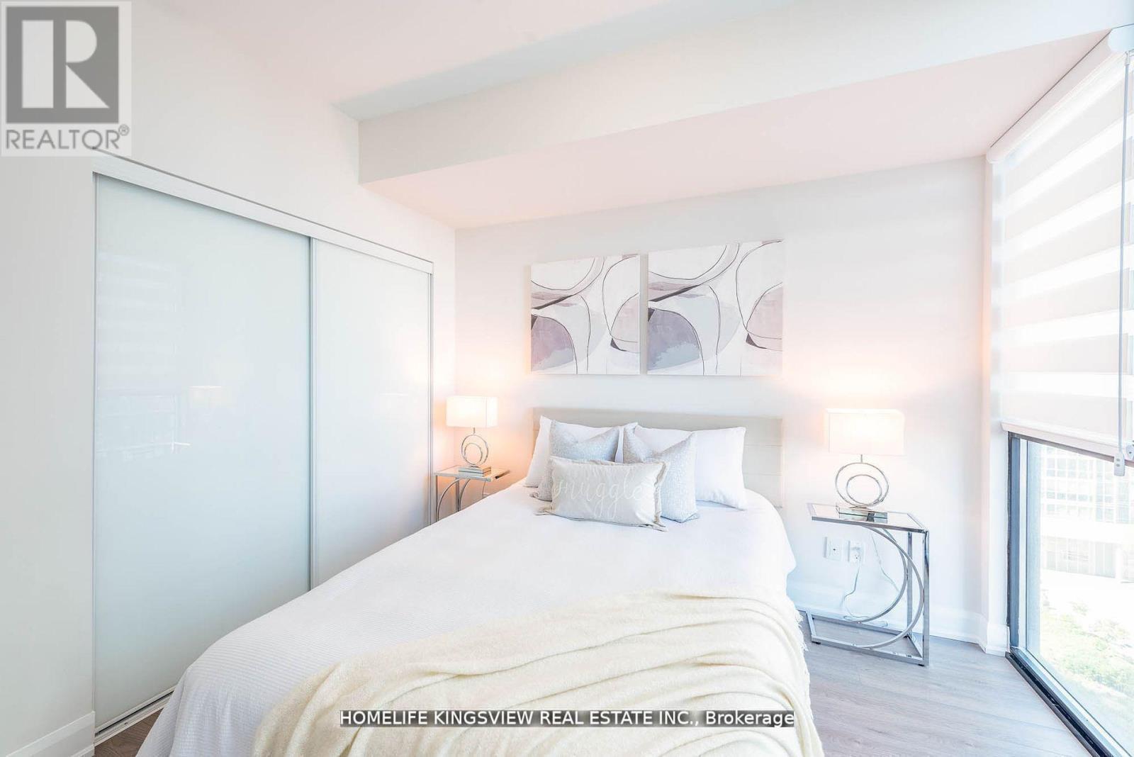 808 - 2910 Highway 7, Vaughan, ON - Indoor Photo Showing Bedroom