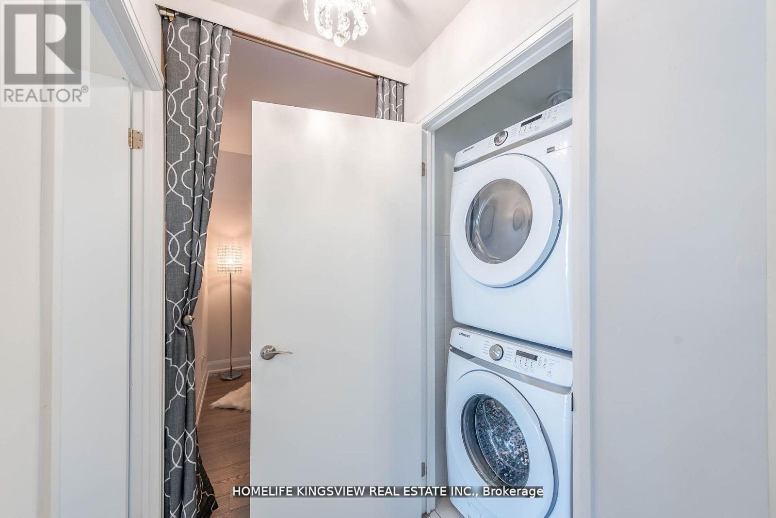 808 - 2910 Highway 7, Vaughan, ON - Indoor Photo Showing Laundry Room