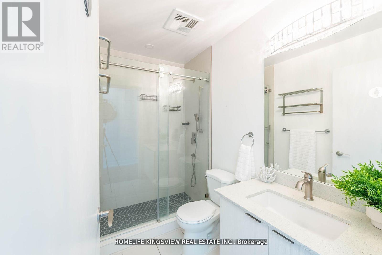 808 - 2910 Highway 7, Vaughan, ON - Indoor Photo Showing Bathroom