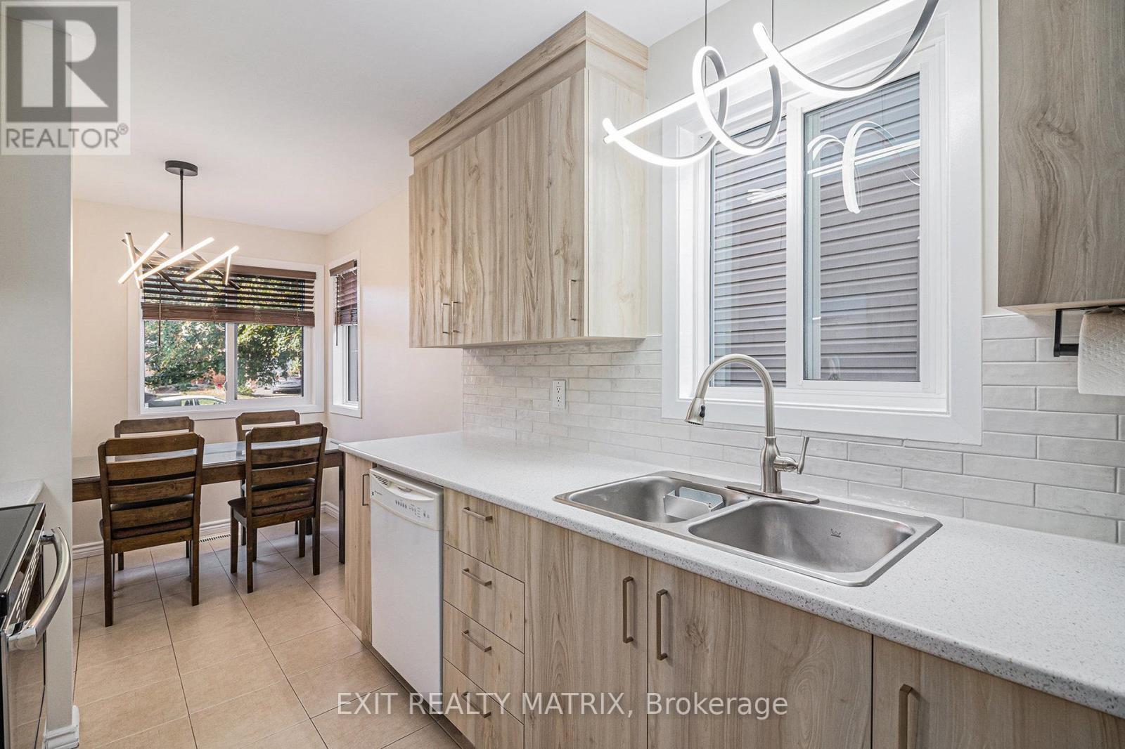 1432 Deavy Way E, Ottawa, ON - Indoor Photo Showing Kitchen With Double Sink