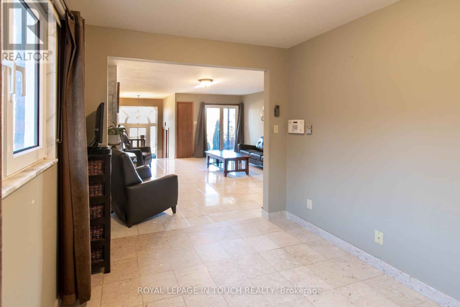 21 Robins Point Road, Tay, ON - Indoor Photo Showing Other Room