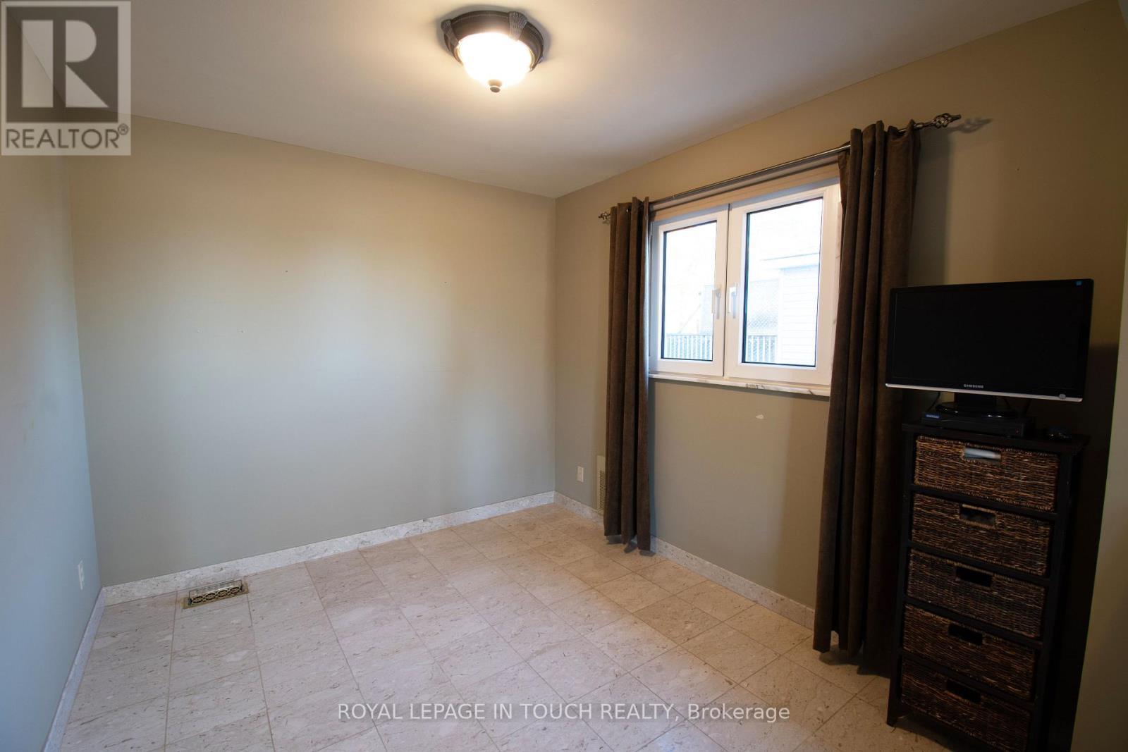 21 Robins Point Road, Tay, ON - Indoor Photo Showing Other Room