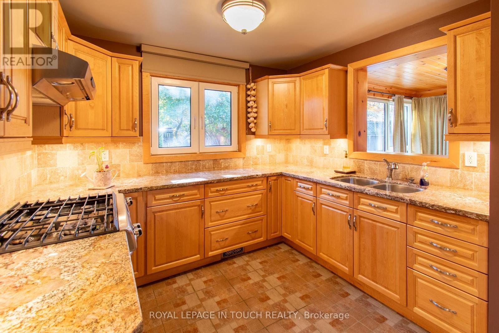 21 Robins Point Road, Tay, ON - Indoor Photo Showing Kitchen With Double Sink