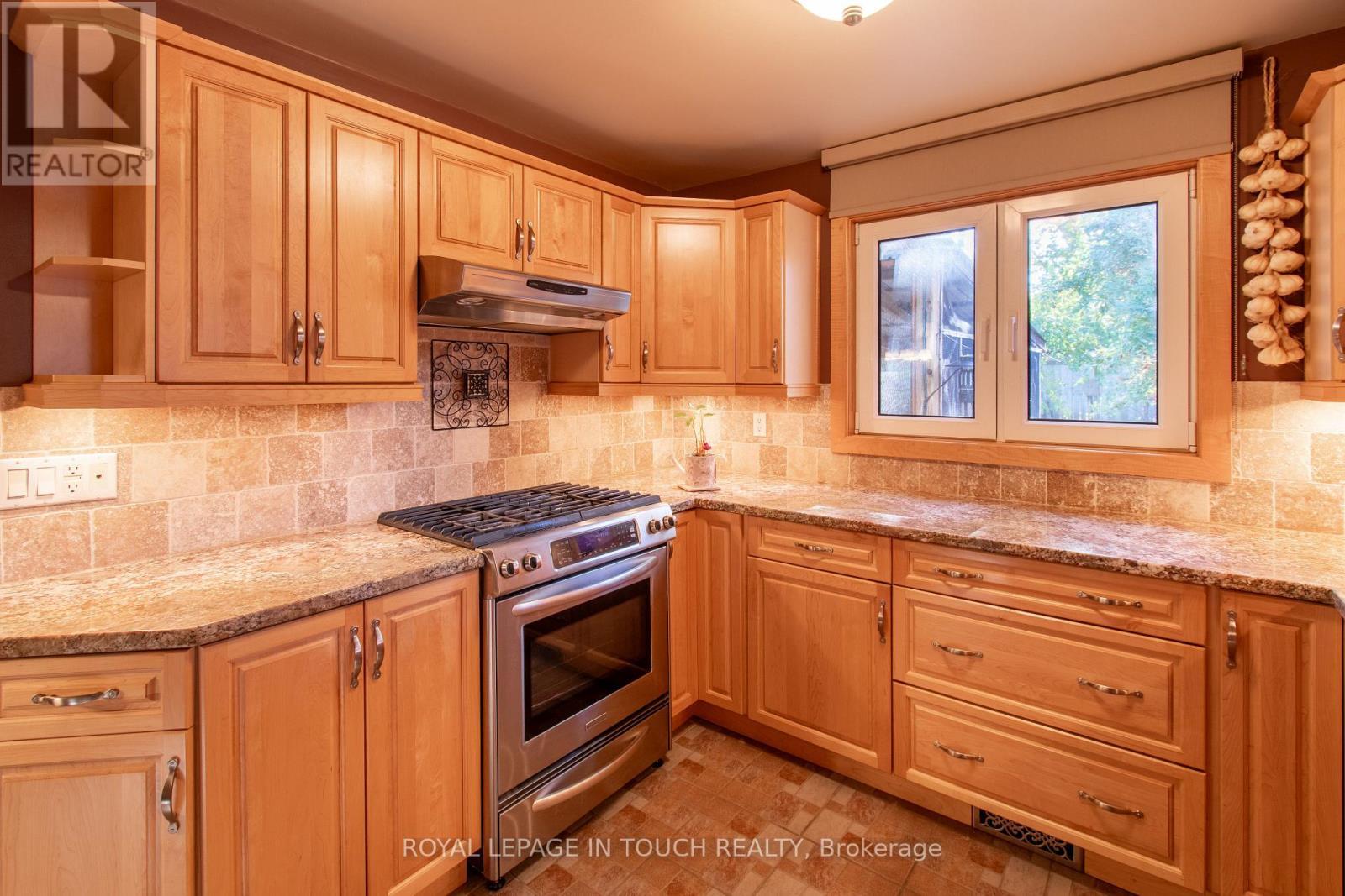 21 Robins Point Road, Tay, ON - Indoor Photo Showing Kitchen