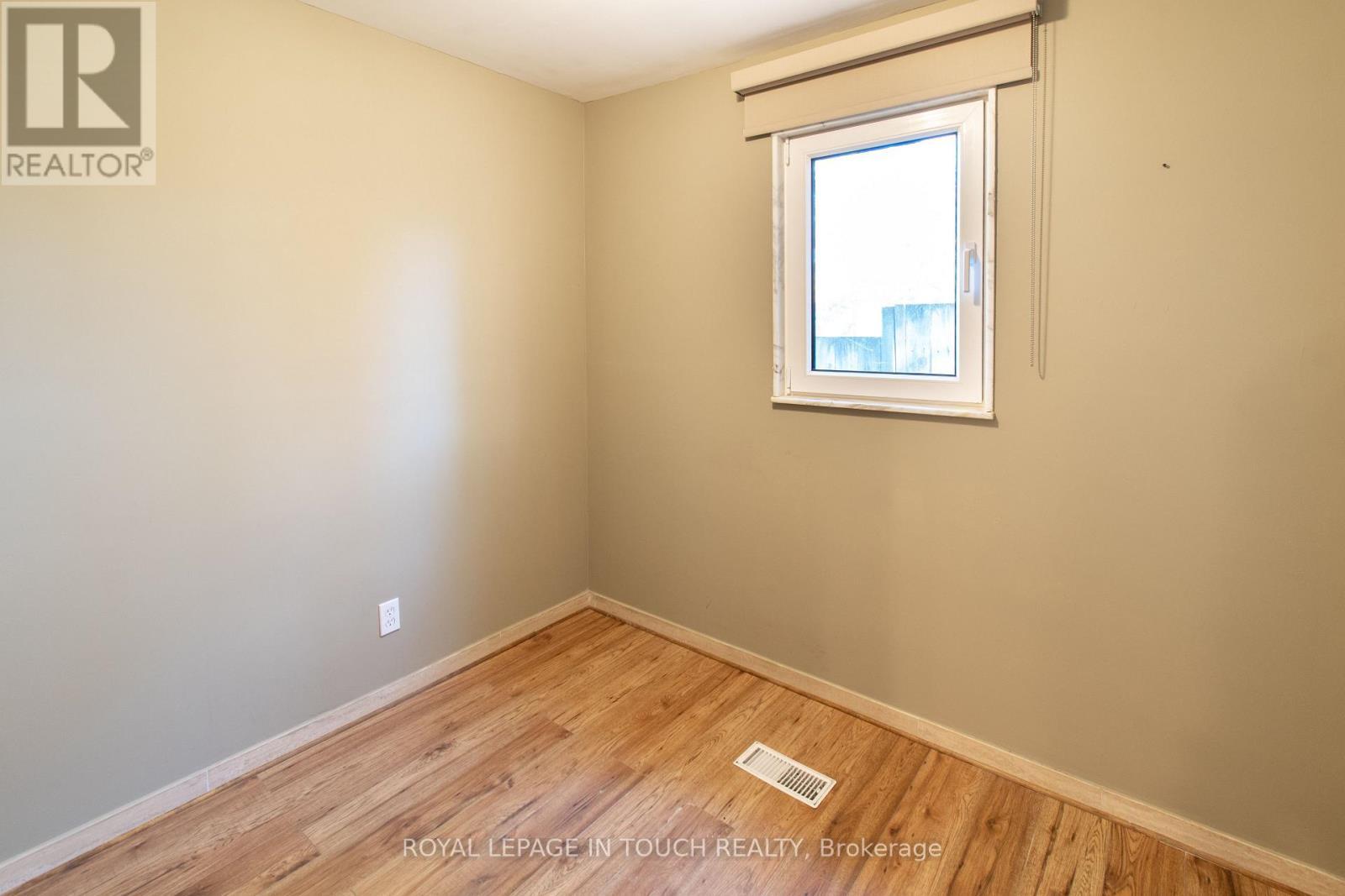 21 Robins Point Road, Tay, ON - Indoor Photo Showing Other Room