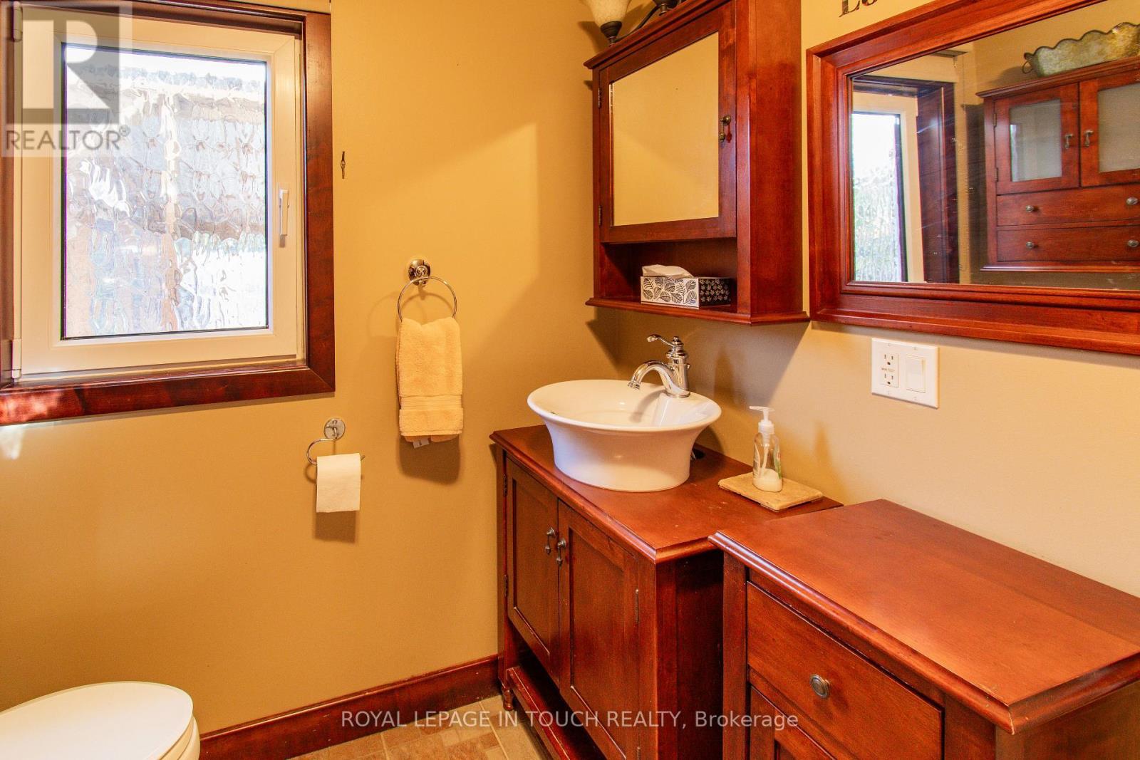 21 Robins Point Road, Tay, ON - Indoor Photo Showing Bathroom
