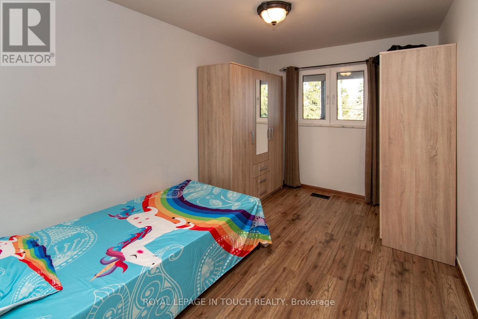 21 Robins Point Road, Tay, ON - Indoor Photo Showing Bedroom
