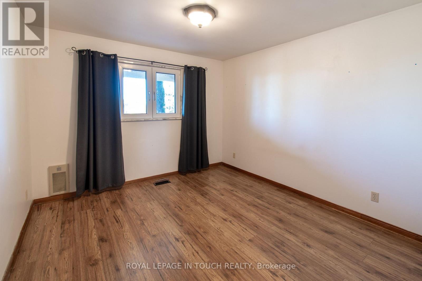 21 Robins Point Road, Tay, ON - Indoor Photo Showing Other Room