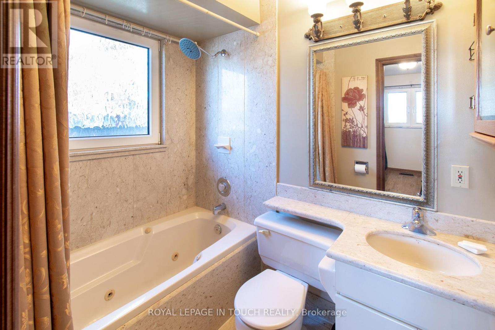 21 Robins Point Road, Tay, ON - Indoor Photo Showing Bathroom