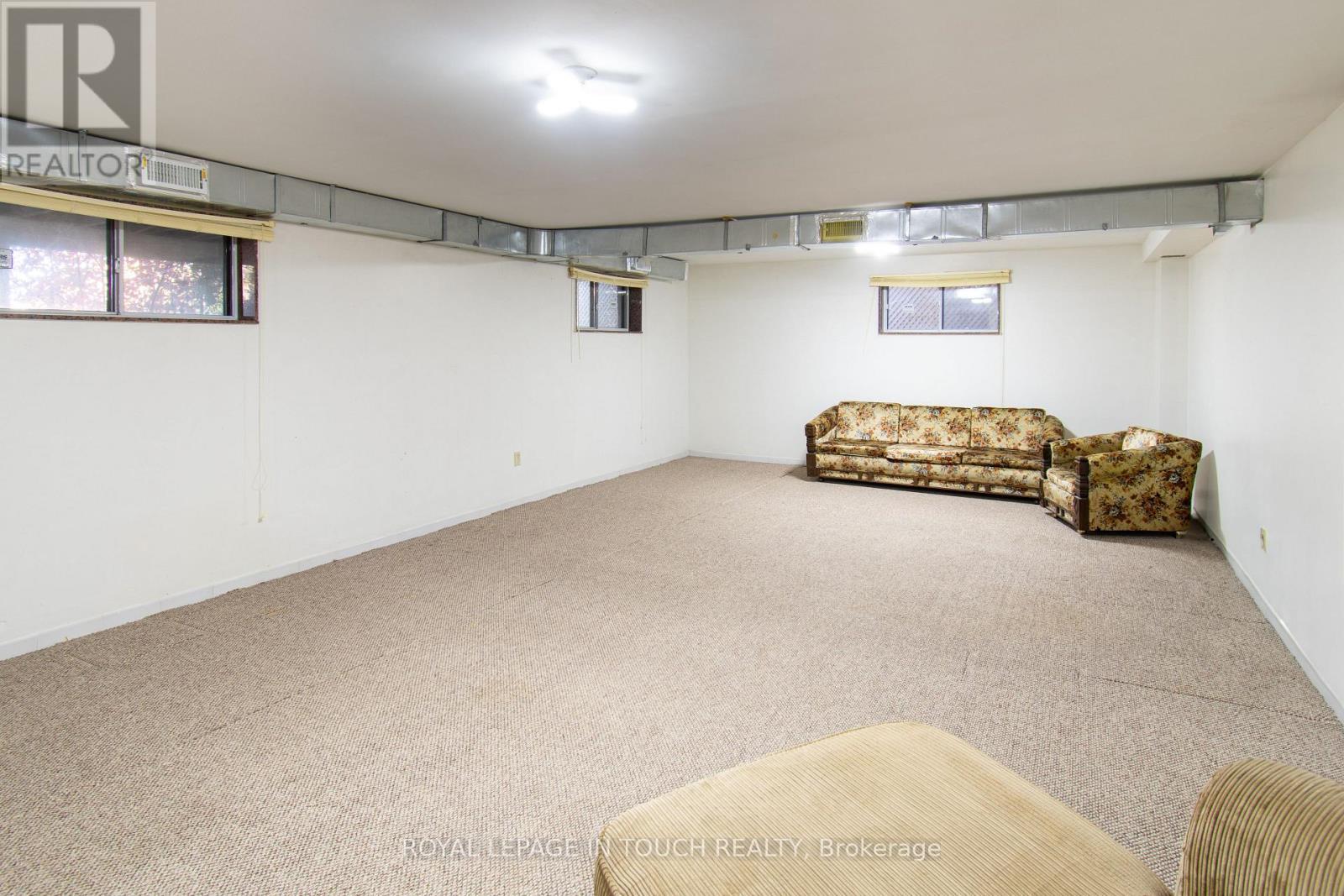 21 Robins Point Road, Tay, ON - Indoor Photo Showing Other Room